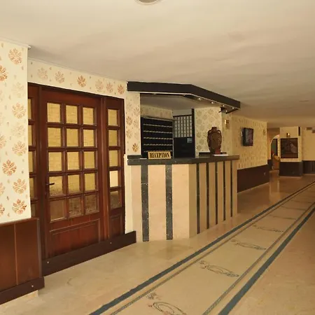 Gold Twins Family Hotell 3*
