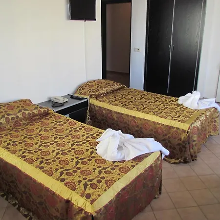 Gold Twins Family Hotell 3*