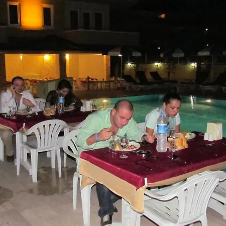 Hotell Gold Twins Family 3*