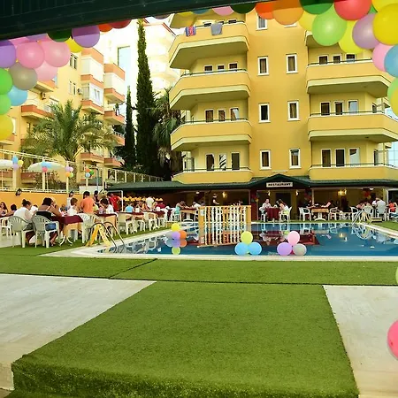 Gold Twins Family Hotell 3*