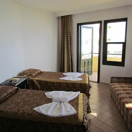 Hotell Gold Twins Family 3*