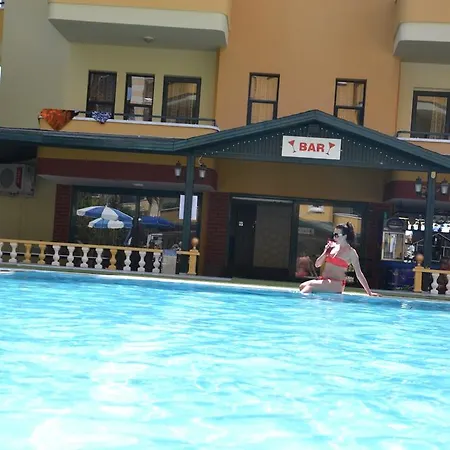 Gold Twins Family Hotell 3*