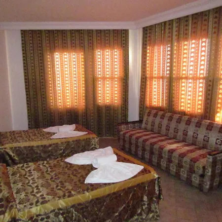 Hotell Gold Twins Family 3*